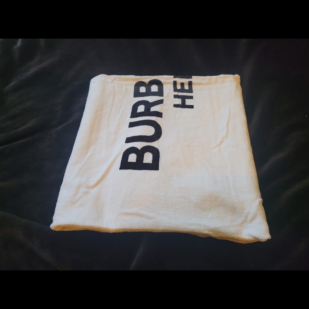 - Burberry towel - Picture 3 of 5